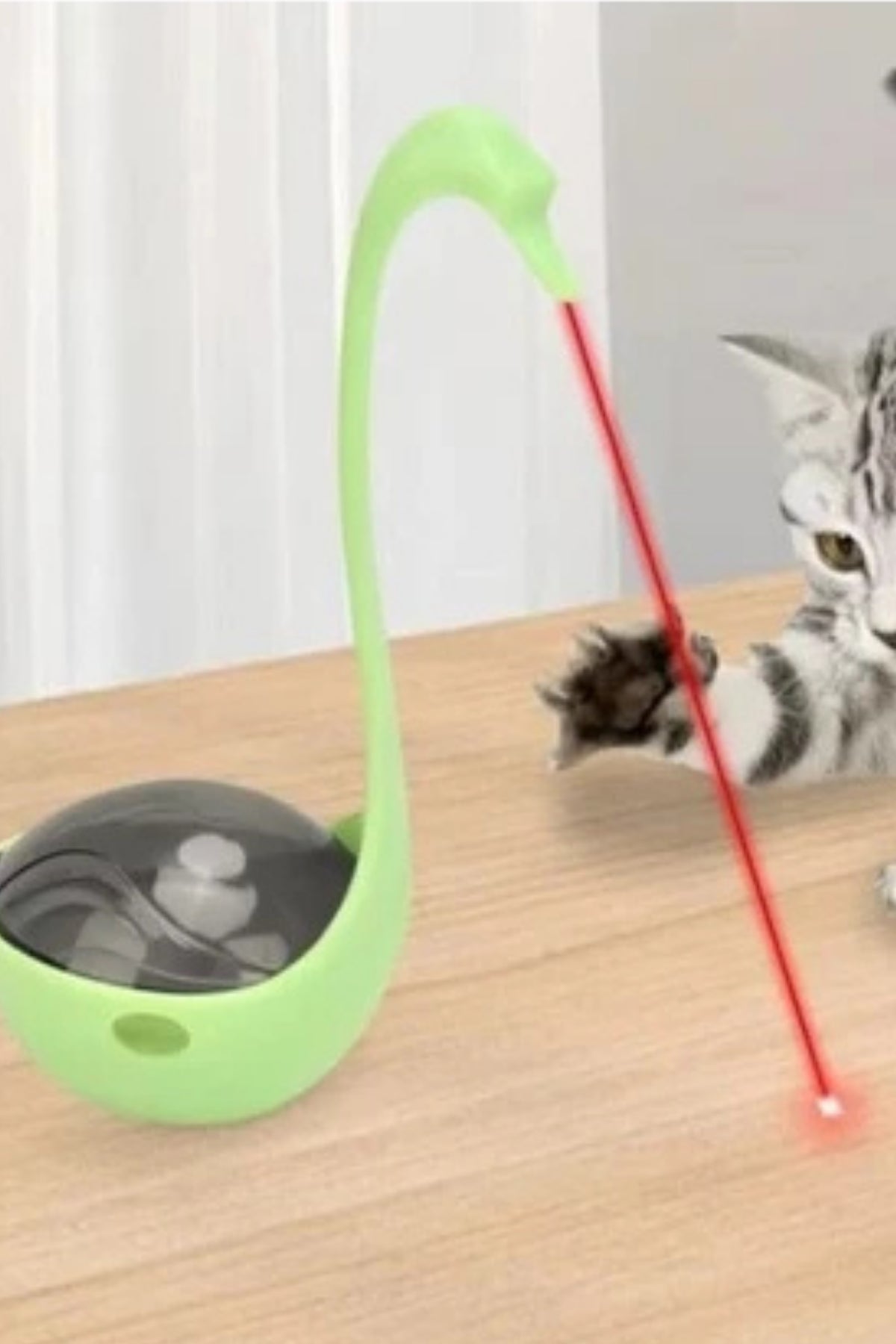Kuğu Şeklinde Lazerli ve Mama Hazneli Hacıyatmaz Kedi Oyuncağı Yeşil